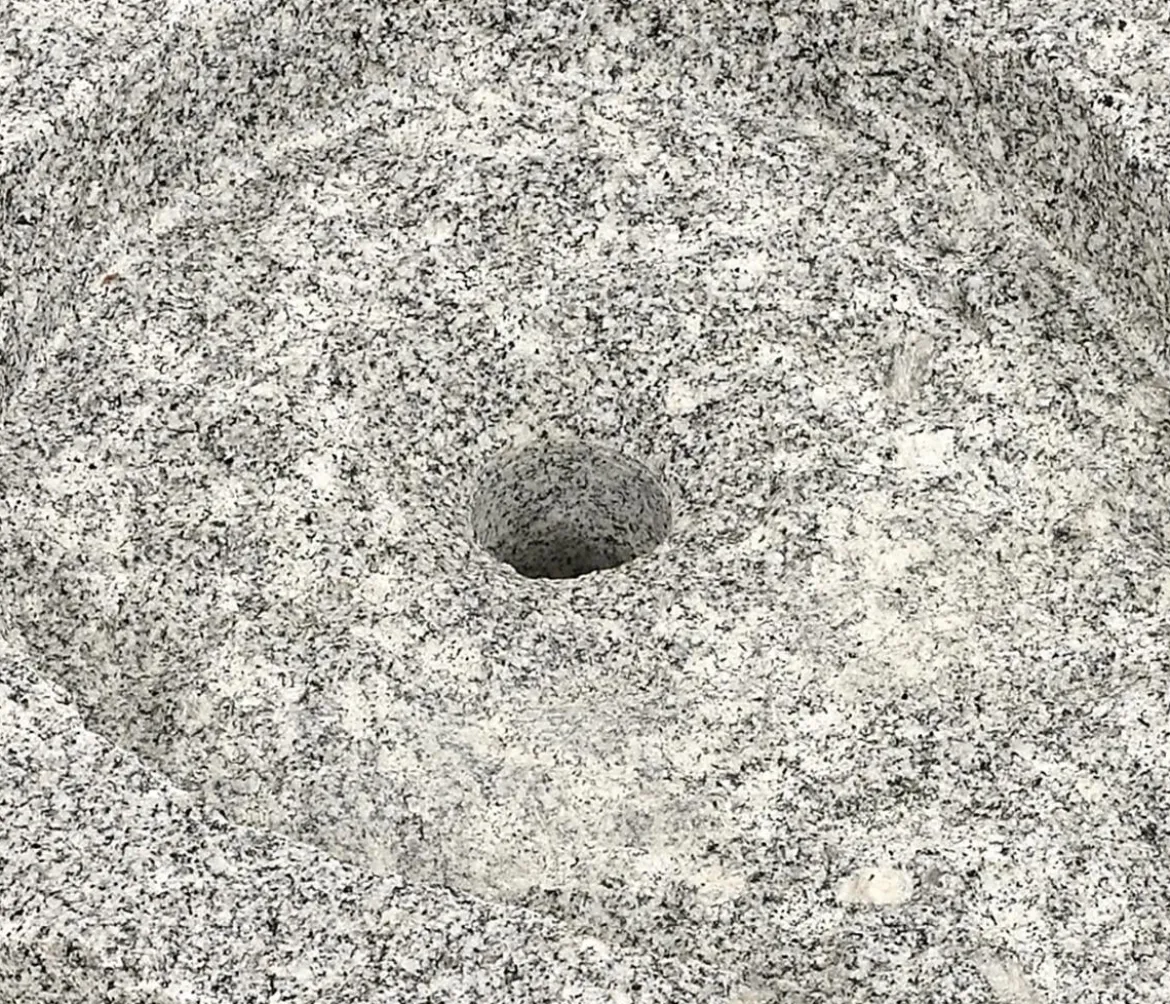 Dehner Granit-Bachlaufschale mit Loch und Anschlussstück