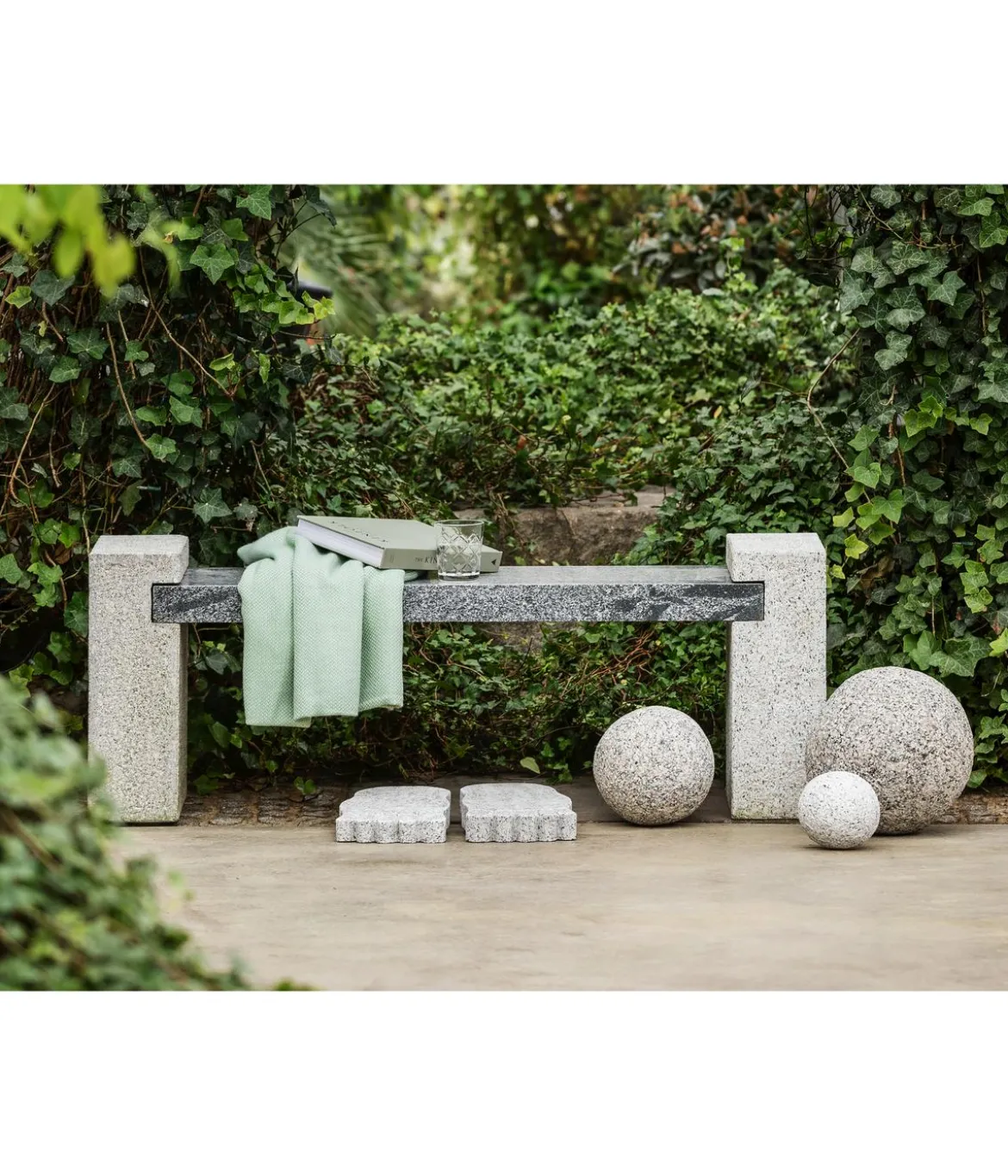 Dehner Granit-Gartenbank, ca. B120/H45/T30 cm, grau