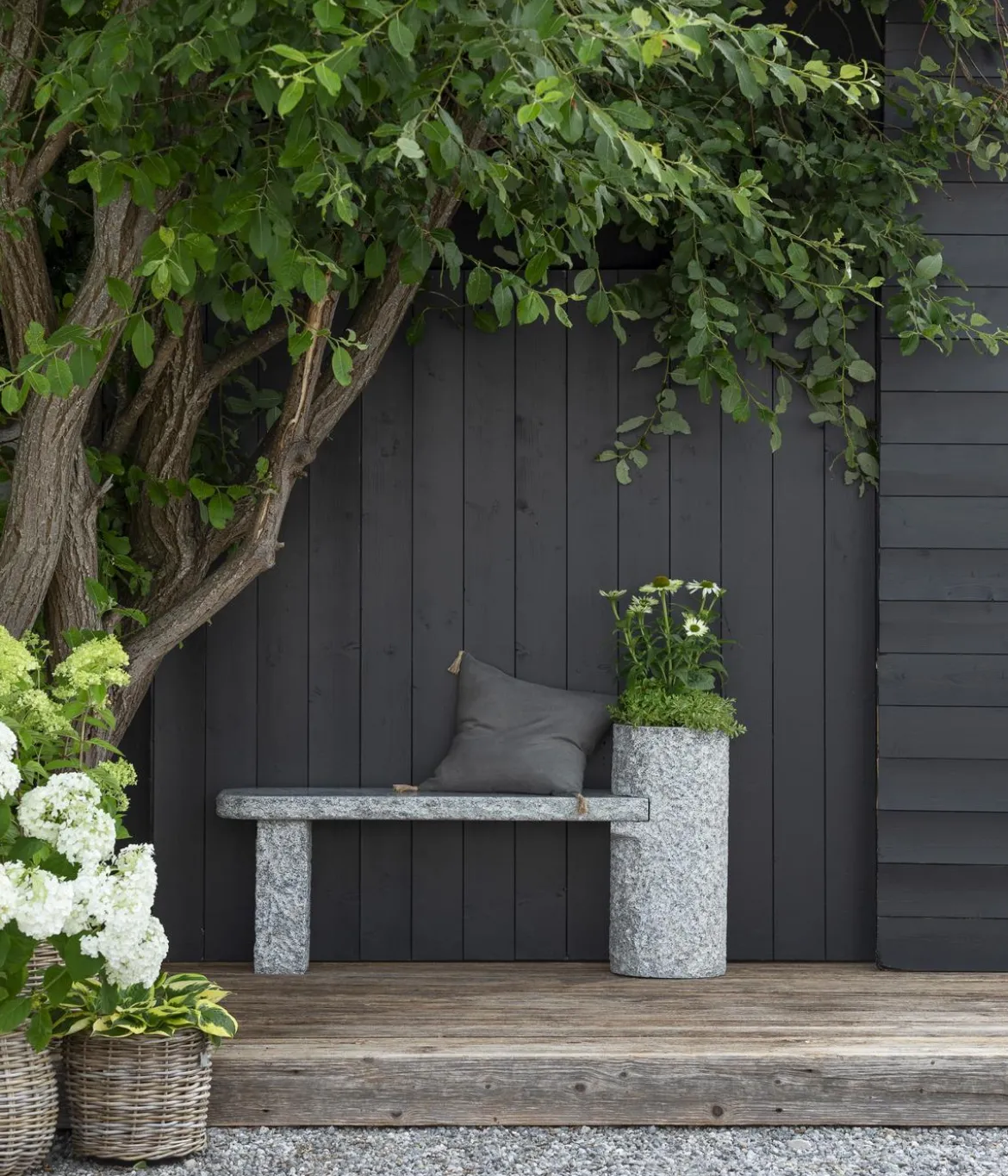 Dehner Granit-Gartenbank Flora, ca. B130/H45/T30 cm, grau
