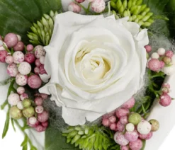 Dehner Keramik-Herz mit Longlife-Rose Cleo, weiß, ca. B17/H10/T17 cm