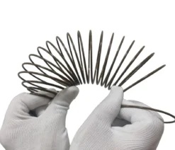 Dehner Natura Premium Futterfeder für Meisenknödel, ca. Ø7/L19 cm
