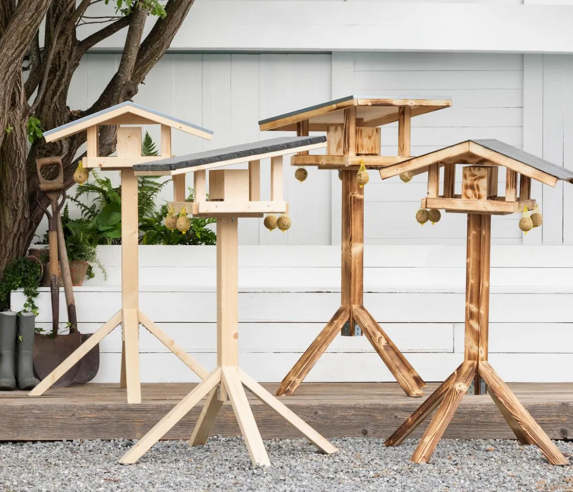 Dehner Natura Premium Futterhaus Karwendel, geflammt, inkl. Ständer, ca. B84,3/H127,2/T84,3 cm