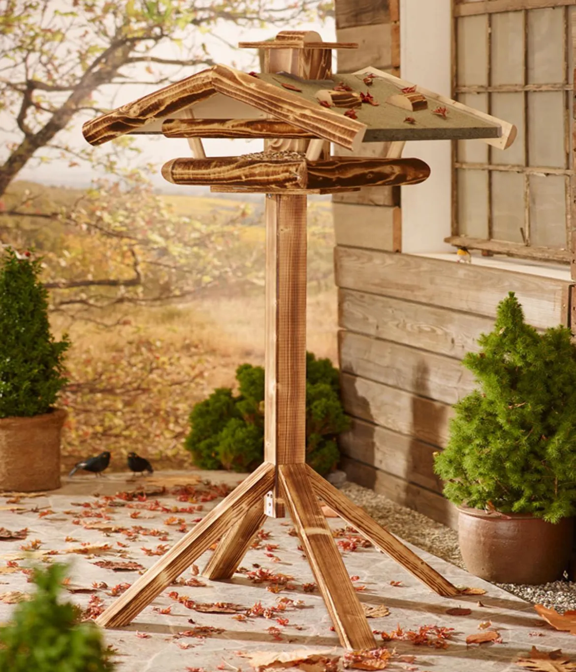 Dehner Natura Premium Futterhaus Watzmann, geflammt, inkl. Ständer, ca. B40/H133/T55 cm