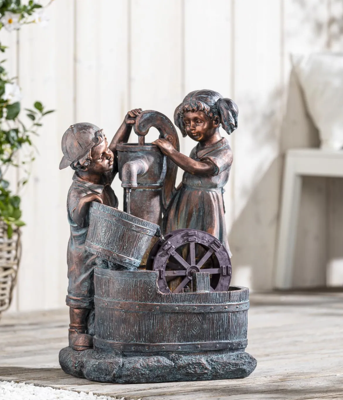 Dehner Polyresin-Gartenbrunnen Lea und Leon, solarfähig, ca. H68,5 cm