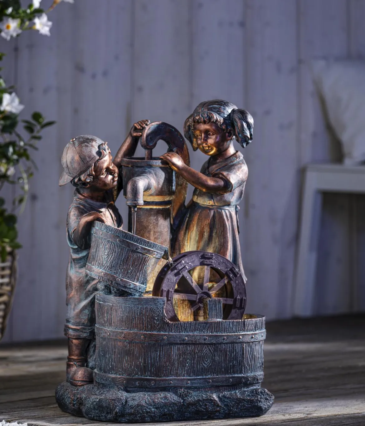 Dehner Polyresin-Gartenbrunnen Lea und Leon, solarfähig, ca. H68,5 cm