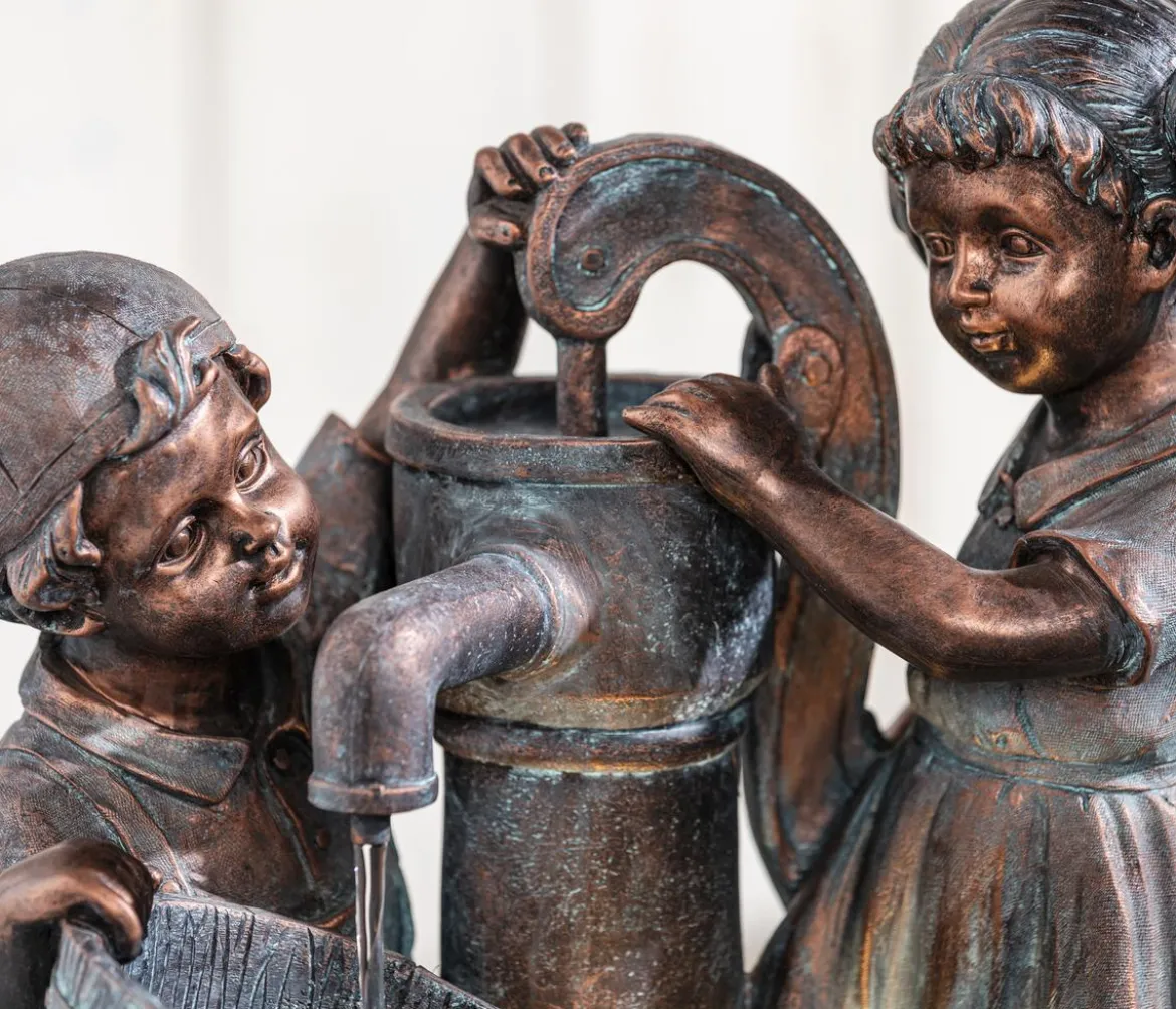 Dehner Polyresin-Gartenbrunnen Lea und Leon, solarfähig, ca. H68,5 cm