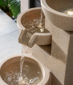 Dehner Polyresin-Gartenbrunnen Samson, solarfähig, ca. H100 cm