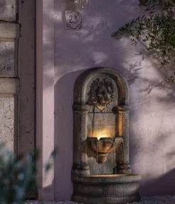 Dehner Polyresin-Wandbrunnen Faro, solarfähig, ca. H103,5 cm