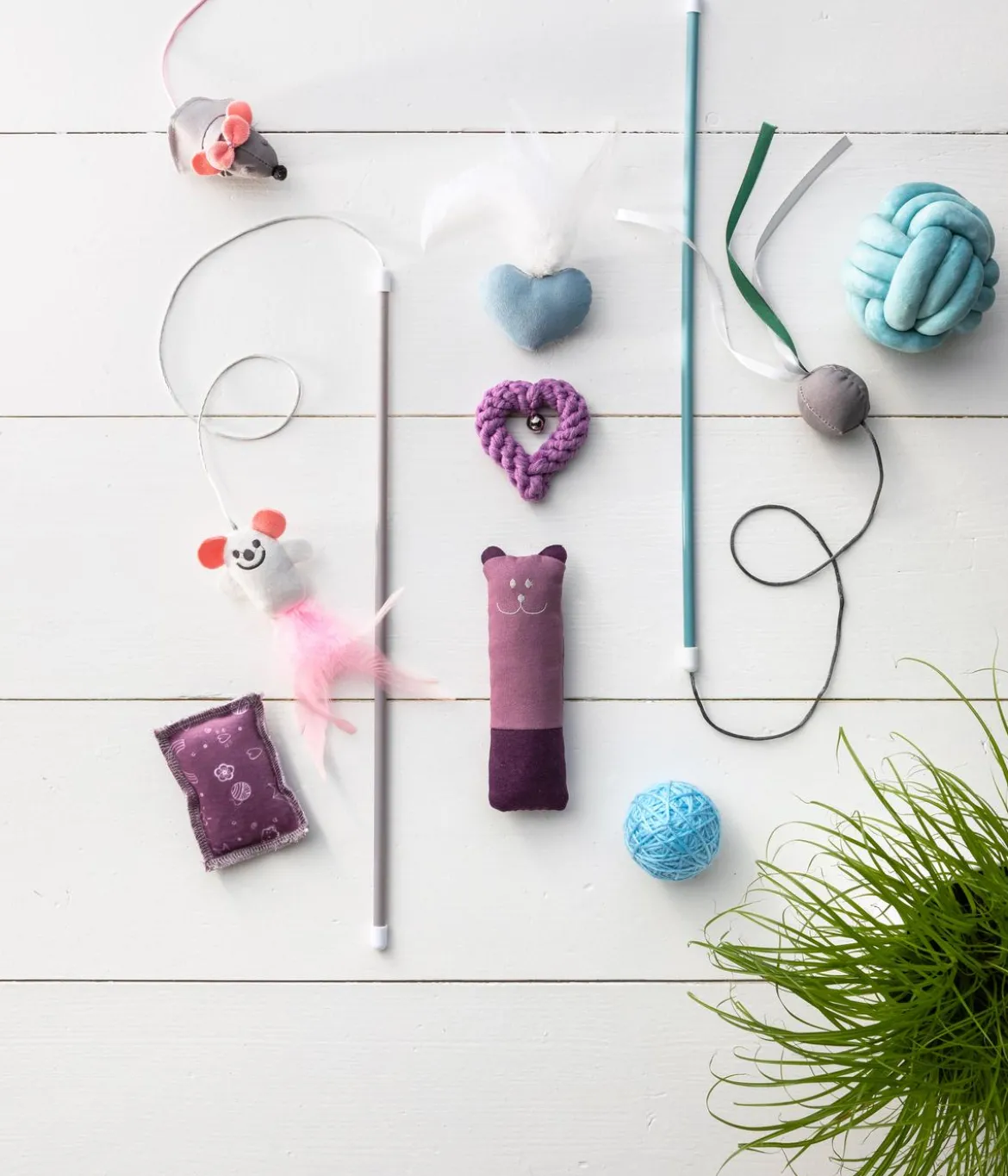 Dehner Premium Lovely Katzenspielzeug Verspieltes Fellknäuel