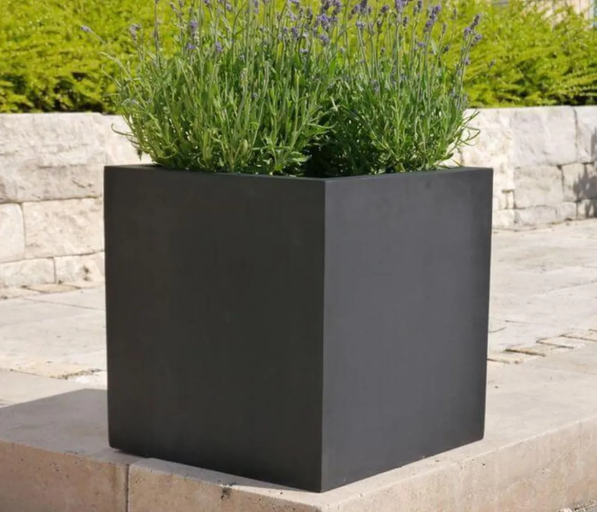Eastwest Fiberglas-Pflanzkübel, quadratisch