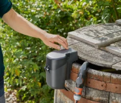 GARDENA Akku-Regenfasspumpe 2000/2 Set, ca. B14/H60/T14 cm
