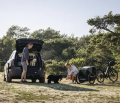 THULE® Allax threshold compatible L Compact Hundetransportbox für Fahrzeuge mit Ladekante, ca. B69/H70/T87-93 cm