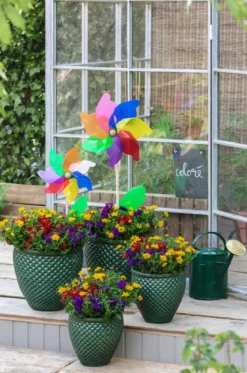 Windrad mit Lichtreflektion, bunt